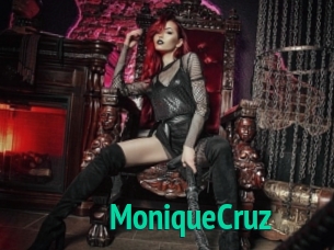 MoniqueCruz
